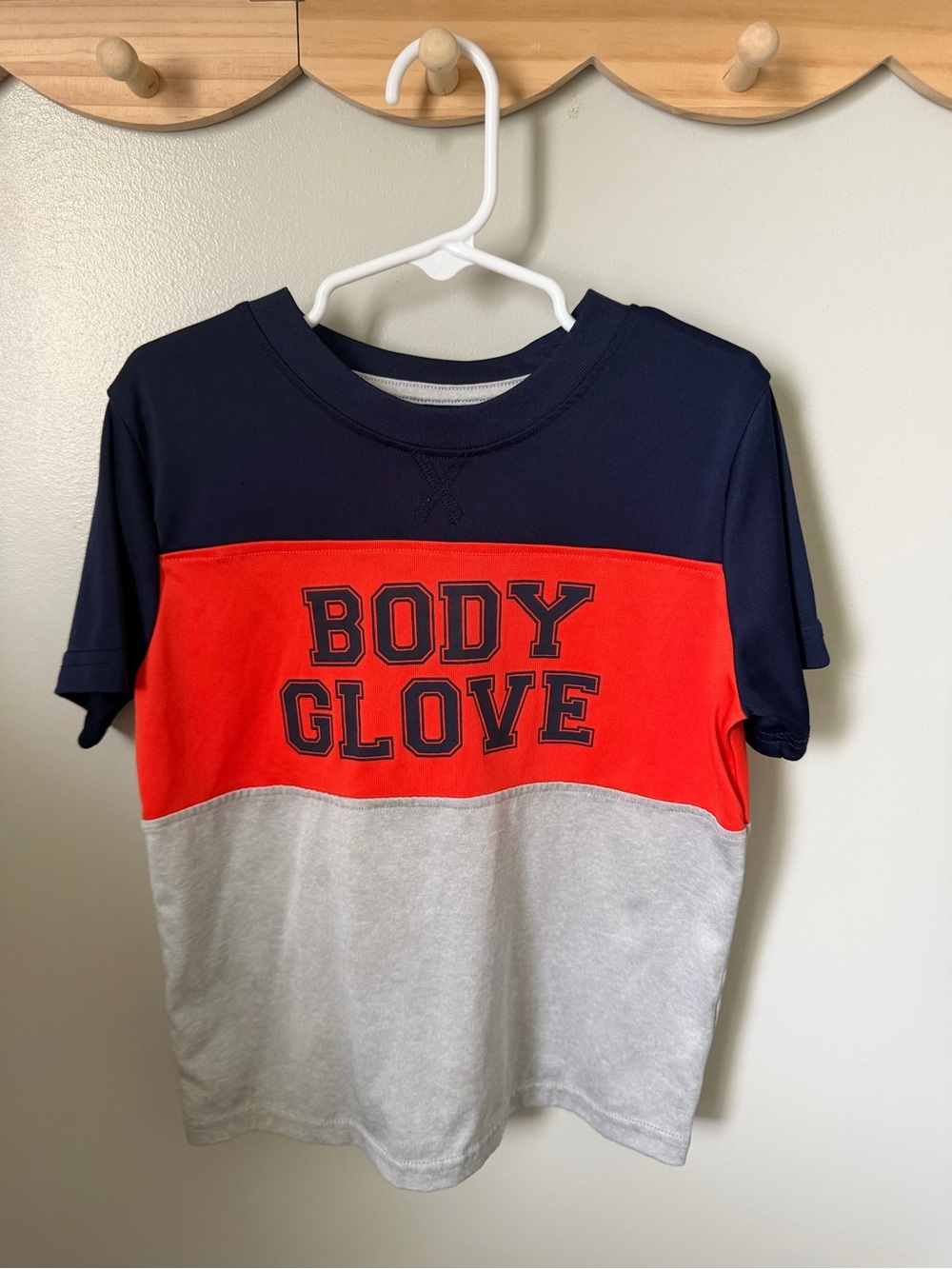 Body Glove Boys Size 5 Colorblock Logo T-Shirt Navy/Red/Gray Crew Neck